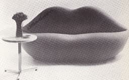 Marilyn Monroe lips chair